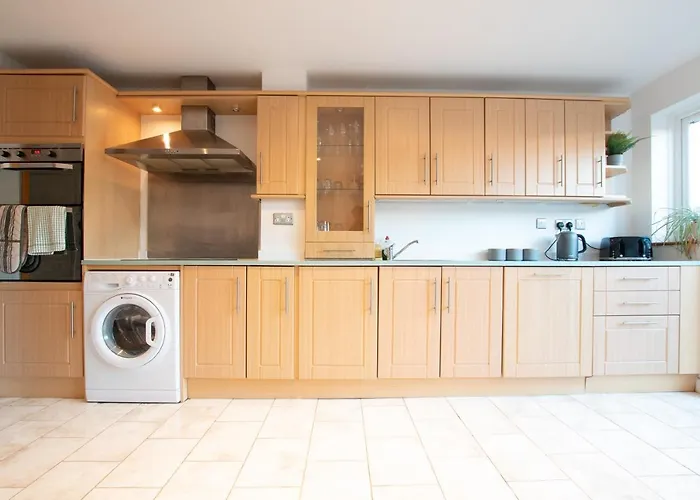 Best Price! Large Home For 4 - Smart Tv - Comfy Beds - Garden - 4 Single Beds Or 2 Doubles!