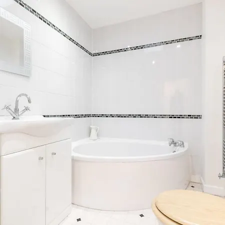 Best Price! Large Home For 4 - Smart Tv - Comfy Beds - Garden - 4 Single Beds Or 2 Doubles! Portsmouth Exterior photo